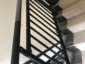 辦公樓樓梯護(hù)欄 辦公樓樓梯護(hù)欄