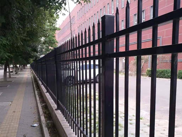 學校鋅鋼護欄圖片