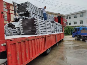 金用護(hù)欄2020年7月27日鋅鋼玻璃陽臺護(hù)欄裝車發(fā)貨！