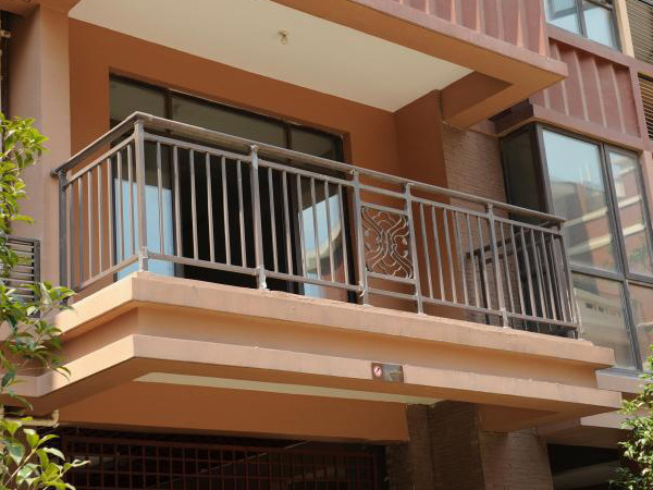 陽臺護(hù)欄材質(zhì)可以分多少種? 陽臺護(hù)欄材質(zhì)可以分多少種?