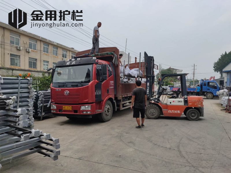 金用護(hù)欄2020年7月30日鋅鋼窗戶護(hù)欄裝車發(fā)貨! 金用護(hù)欄2020年7月30日鋅鋼窗戶護(hù)欄裝車發(fā)貨!