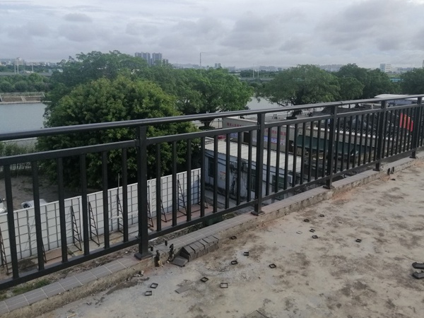 安徽鋅鋼護(hù)欄廠家電話多少? 安徽鋅鋼護(hù)欄廠家電話多少?