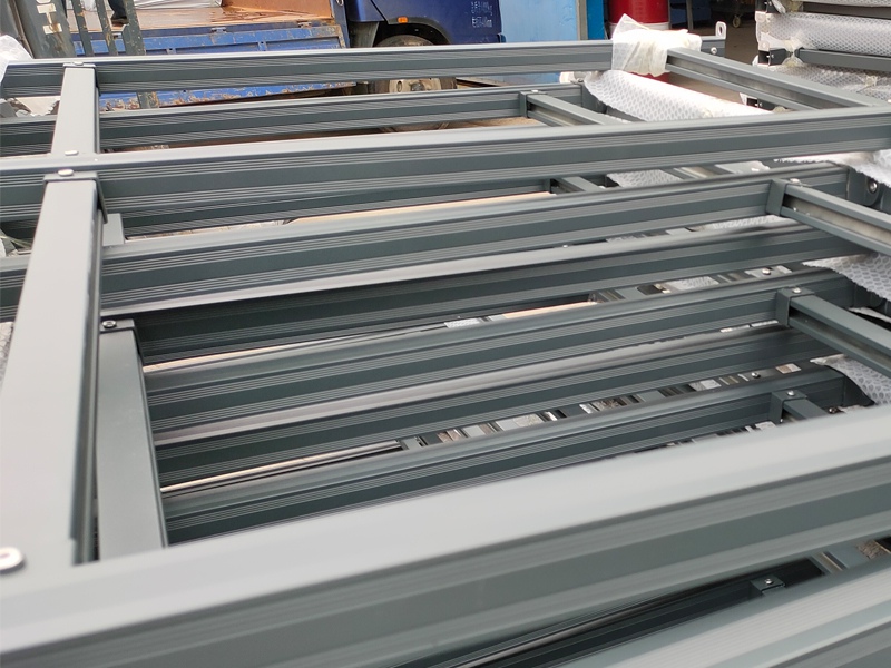 金用護欄2020年8月12日鋁合金玻璃護欄裝車發貨！