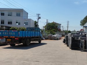 金用護(hù)欄2020年8月12日鋁合金玻璃護(hù)欄裝車發(fā)貨！