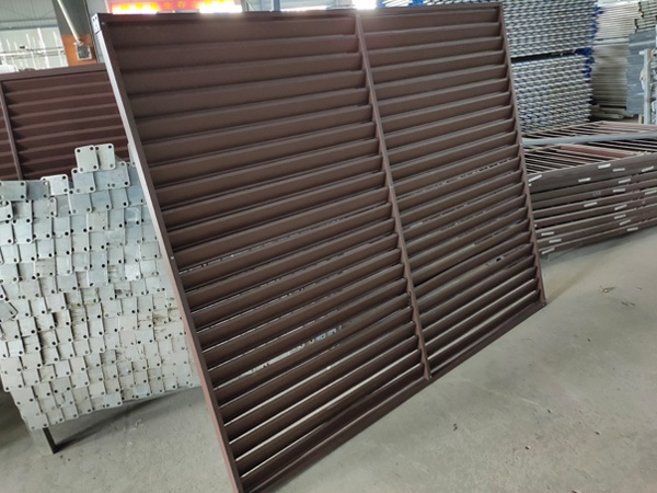 這兩種材料,做小區(qū)外墻百葉窗最適合! 這兩種材料,做小區(qū)外墻百葉窗最適合!