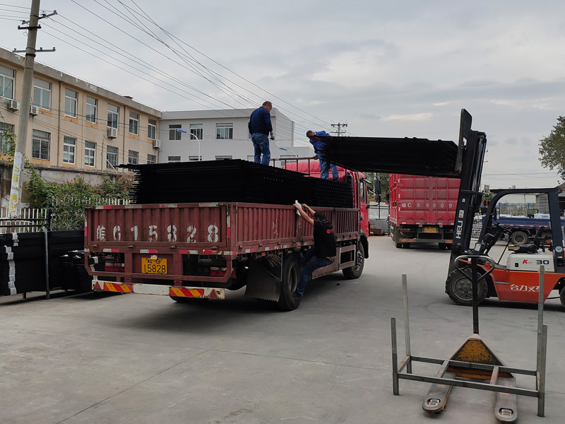 金用護欄2020年10月14日鋅鋼圍墻護欄發貨！