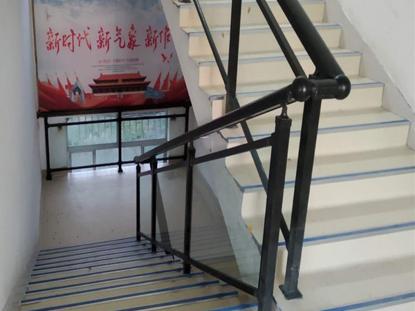 定制建筑工程樓梯扶手,從這兩款中選擇省心又省錢! 定制建筑工程樓梯扶手,從這兩款中選擇省心又省錢!