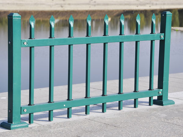 鋅鋼護欄為什么不容易生銹? 鋅鋼護欄為什么不容易生銹?