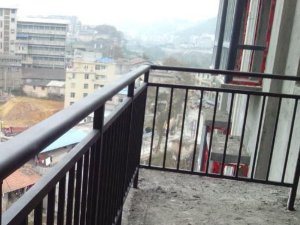 鋁合金護(hù)欄和鋅鋼護(hù)欄有什么不同? 鋁合金護(hù)欄和鋅鋼護(hù)欄有什么不同?