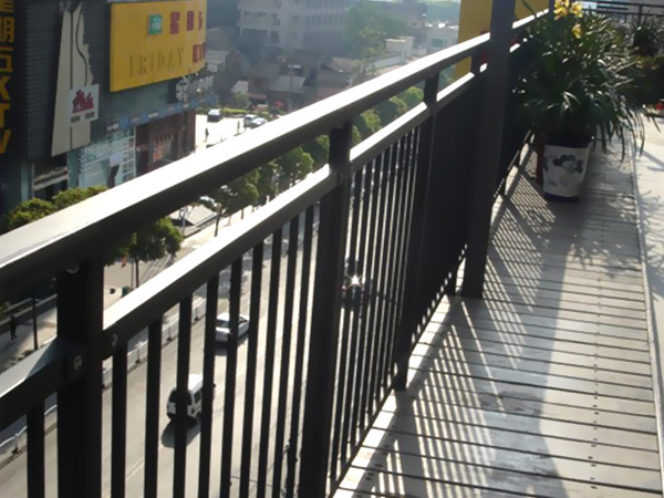 鋅鋼護(hù)欄好還是不銹鋼護(hù)欄好? 鋅鋼護(hù)欄好還是不銹鋼護(hù)欄好?