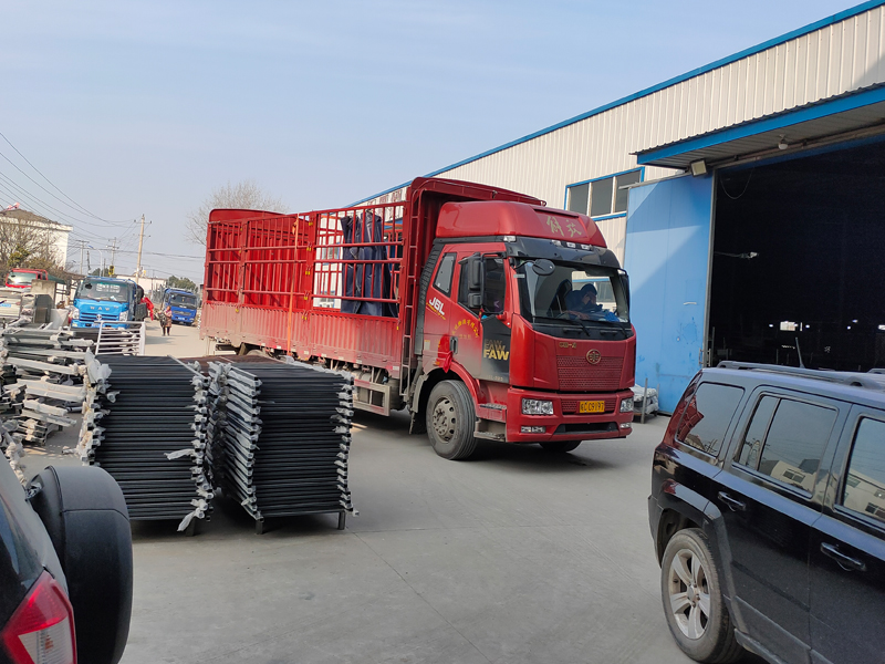 金用護(hù)欄2020年12月25日鋅鋼百葉窗發(fā)貨！