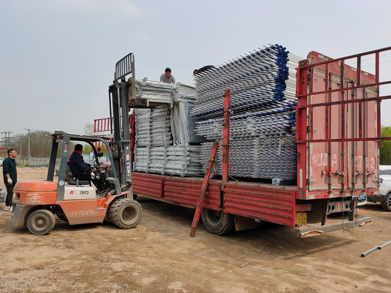 金用護(hù)欄2021年3月30日圍墻護(hù)欄、陽臺(tái)護(hù)欄發(fā)貨！