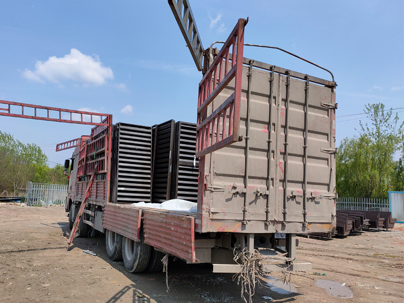 金用護欄2021年4月8日鋅鋼百葉窗發貨! 金用護欄2021年4月8日鋅鋼百葉窗發貨!