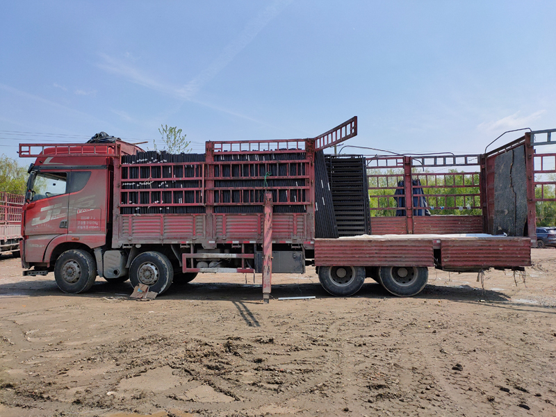 金用護欄2021年4月8日鋅鋼百葉窗發貨! 金用護欄2021年4月8日鋅鋼百葉窗發貨!