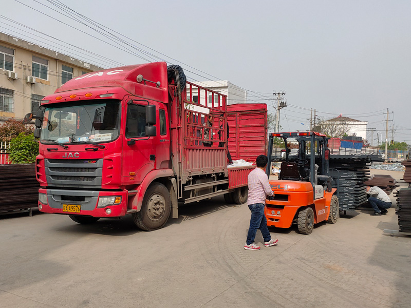 金用護欄2021年4月16日第二車百葉窗發貨！