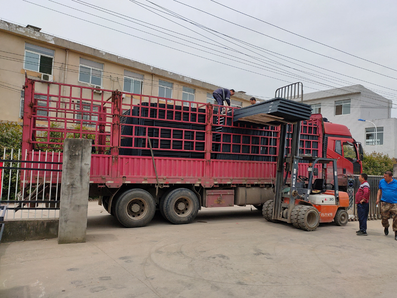 金用護欄2021年5月6日鋅鋼百葉窗發(fā)貨！