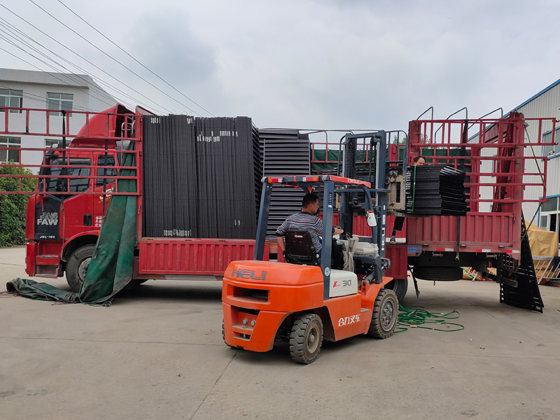 金用護欄2021年5月25日鋅鋼百葉窗發貨！