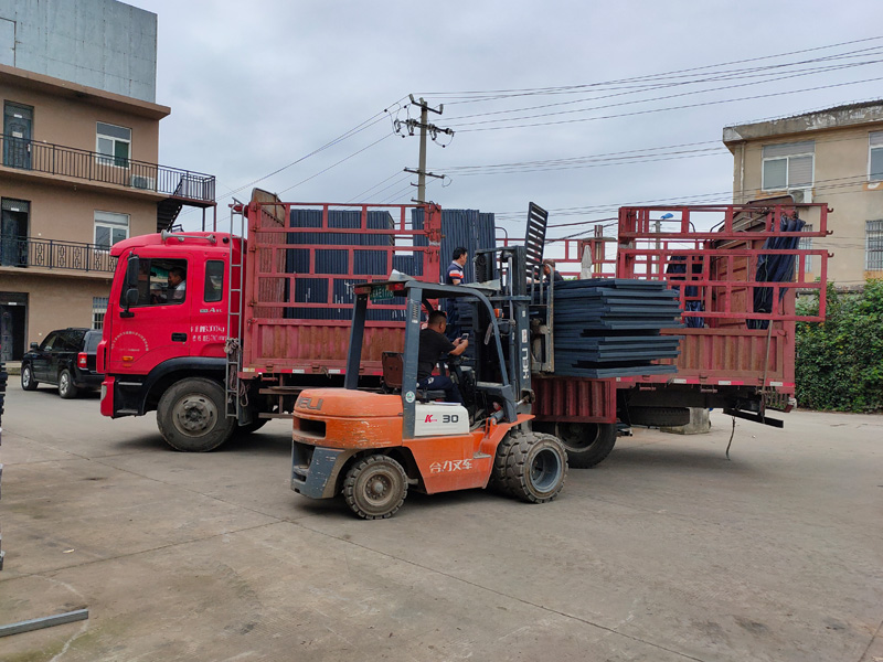 金用護欄2021年7月26日鋅鋼百葉窗發貨！