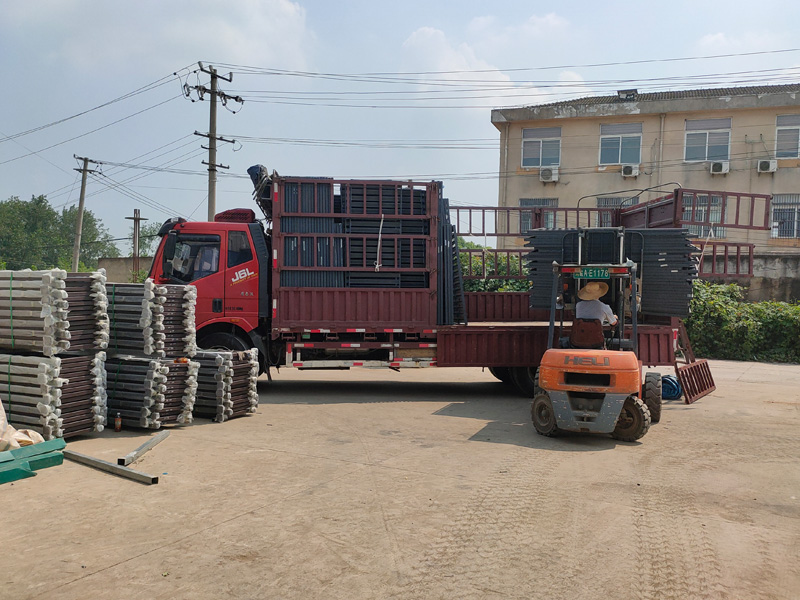 金用護欄2021年8月2日鋅鋼百葉窗發(fā)貨！