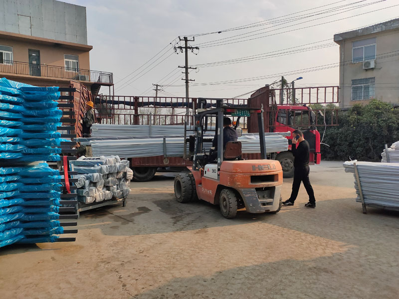 金用護欄2021年10月23日鋅鋼組裝護欄發貨！