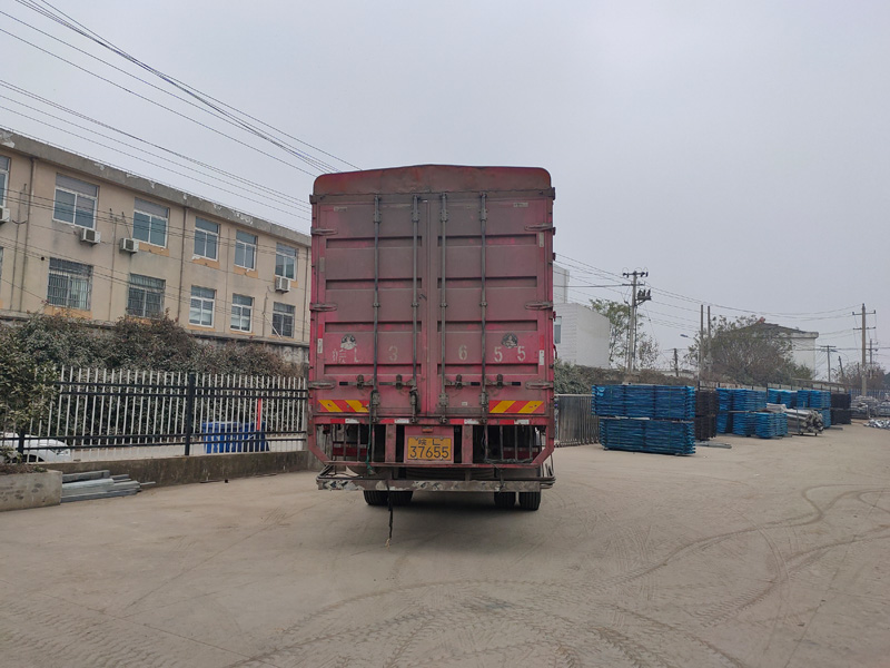 金用護欄2021年12月24日鋅鋼百葉窗裝車發貨! 金用護欄2021年12月24日鋅鋼百葉窗裝車發貨!