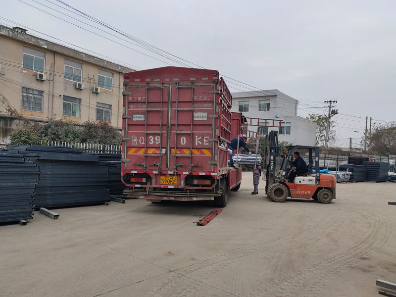 金用護欄2021年12月29日鋅鋼陽臺欄桿裝車發貨! 金用護欄2021年12月29日鋅鋼陽臺欄桿裝車發貨!