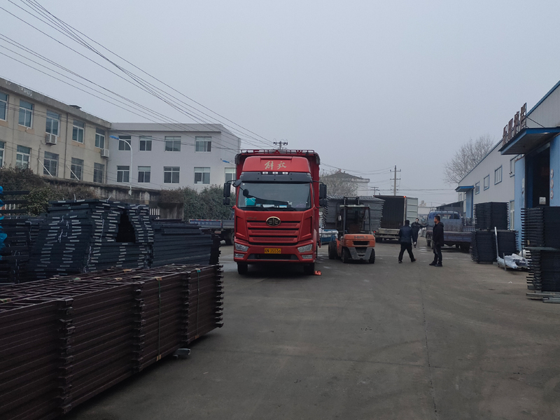 金用護欄2021年12月30日鋅鋼百葉窗裝車發(fā)貨! 金用護欄2021年12月30日鋅鋼百葉窗裝車發(fā)貨!