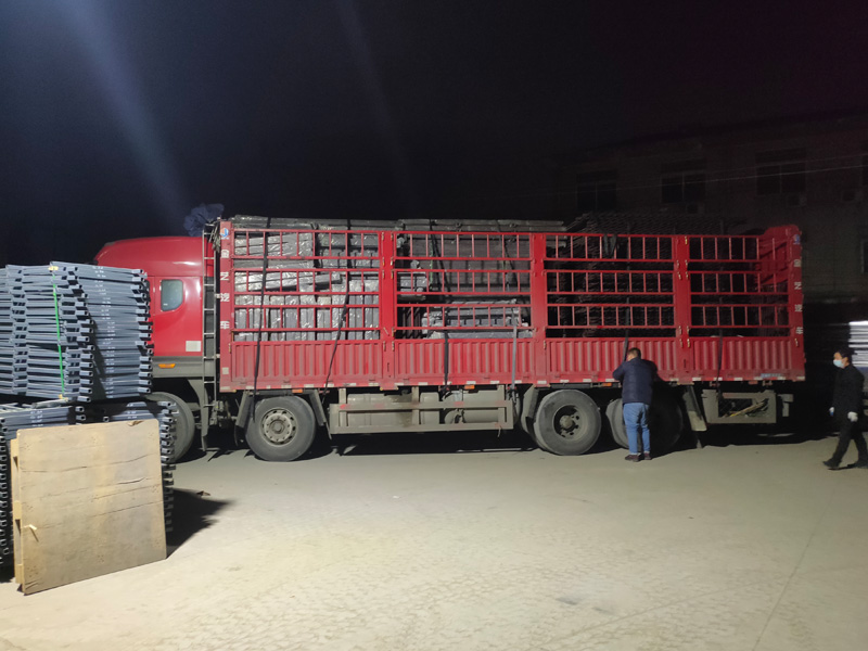 金用護欄2022年1月8日鋅鋼圍墻護欄裝車發貨！