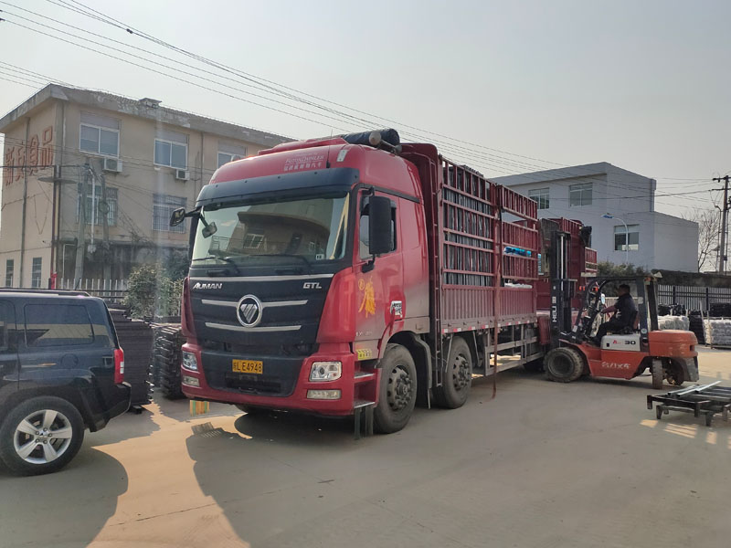 金用護(hù)欄2022年3月1日鋅鋼百葉窗裝車發(fā)貨！