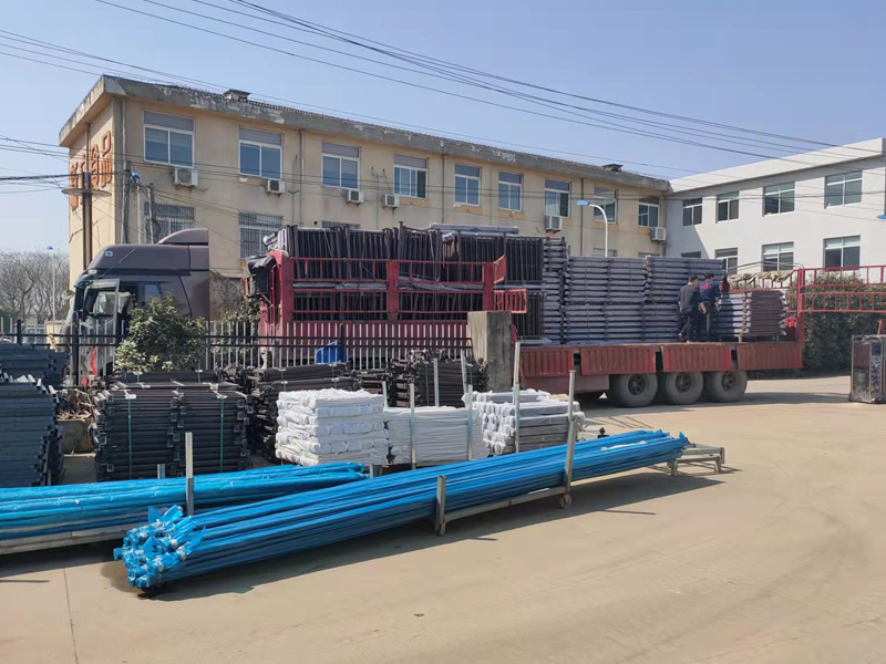 金用護欄2022年3月4日鋅鋼陽臺欄桿裝車發貨！