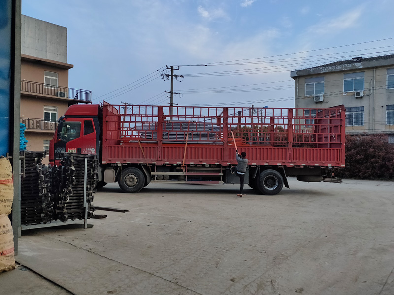 金用護欄2022年4月6日鋅鋼空調欄桿裝車發貨! 金用護欄2022年4月6日鋅鋼空調欄桿裝車發貨!