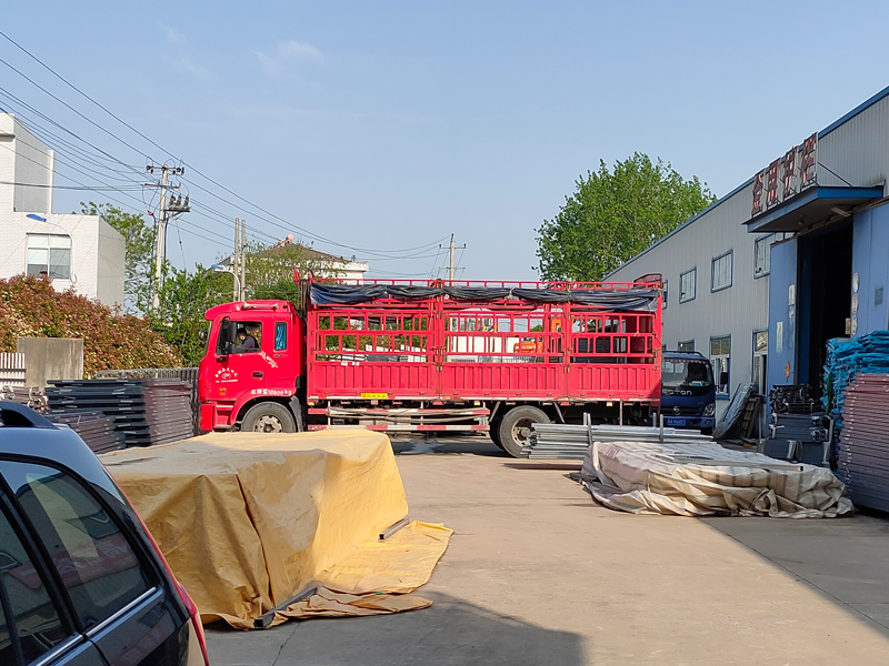 金用護欄2022年4月14日鋅鋼護窗欄桿裝車發貨! 金用護欄2022年4月14日鋅鋼護窗欄桿裝車發貨!