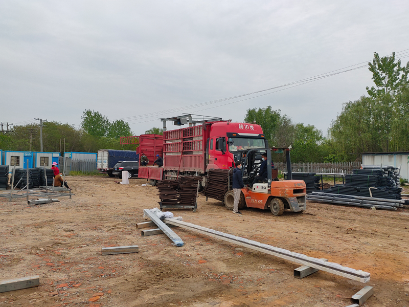 金用護欄2022年4月15日鋅鋼百葉窗裝車發貨！