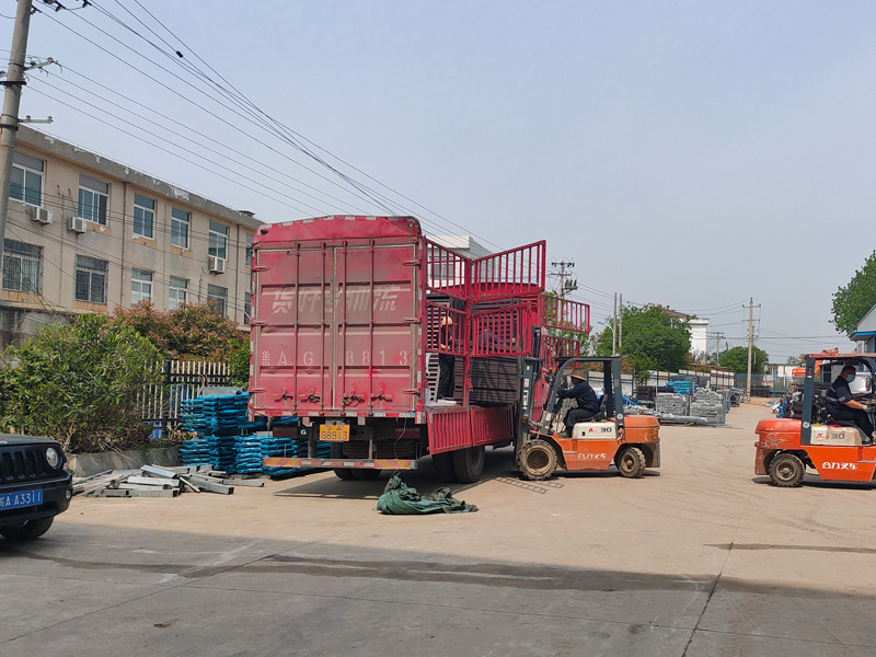 金用護欄2022年4月22日鋅鋼百葉窗裝車發貨！