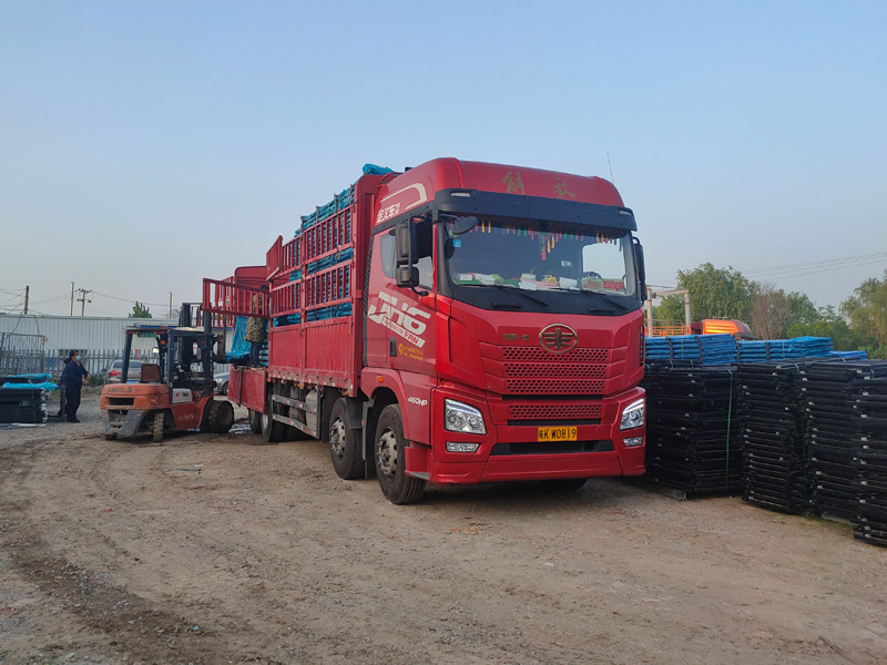 金用護(hù)欄2022年4月25日鋅鋼陽臺護(hù)欄裝車發(fā)貨! 金用護(hù)欄2022年4月25日鋅鋼陽臺護(hù)欄裝車發(fā)貨!