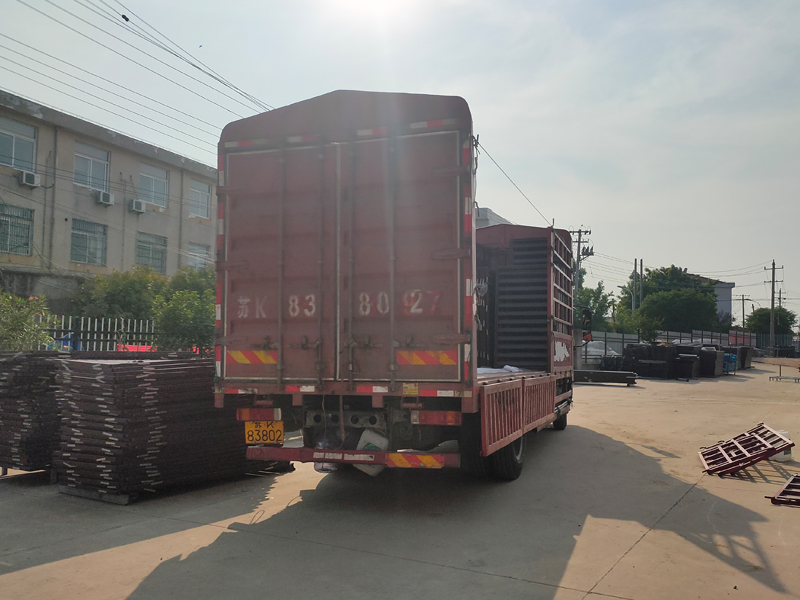 金用護欄2022年5月13日鋅鋼百葉窗裝車發貨！