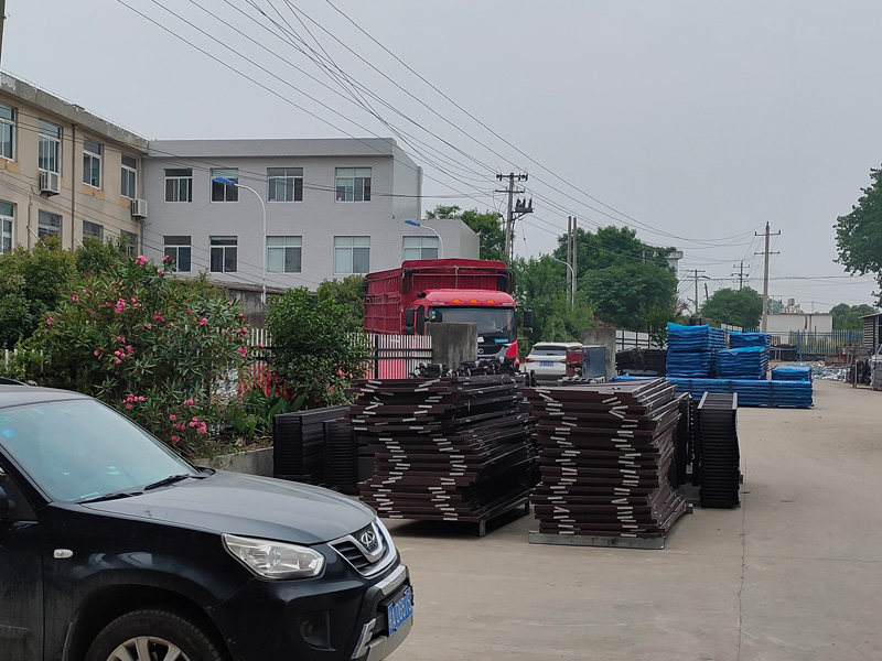 金用護欄2022年5月21日鋅鋼百葉窗裝車發貨！