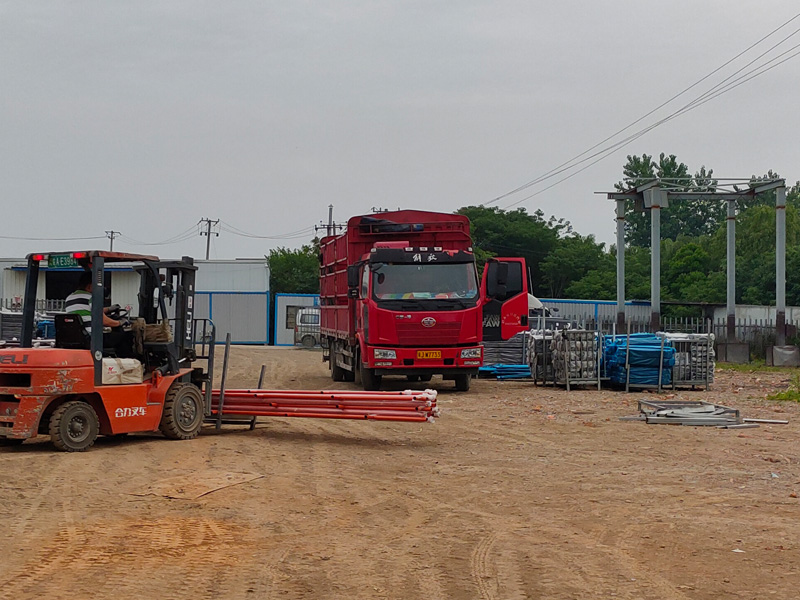 金用護欄2022年5月27日鋅鋼欄桿裝車發(fā)貨! 金用護欄2022年5月27日鋅鋼欄桿裝車發(fā)貨!