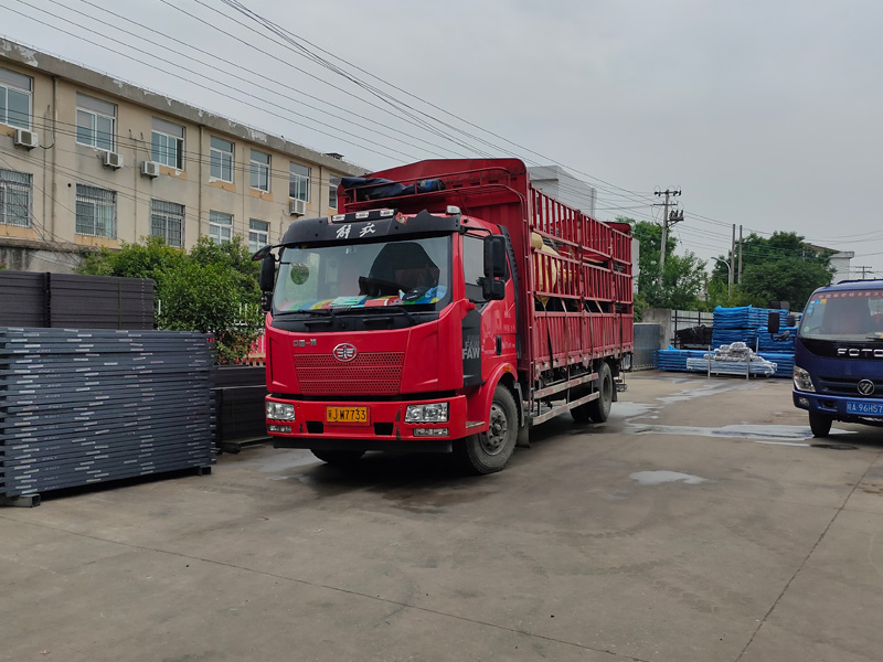 金用護欄2022年5月28日鋅鋼百葉窗裝車發貨！