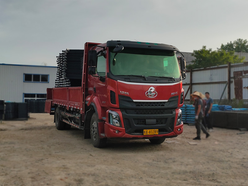 金用護(hù)欄2022年6月15日鋅鋼護(hù)窗欄桿裝車發(fā)貨！