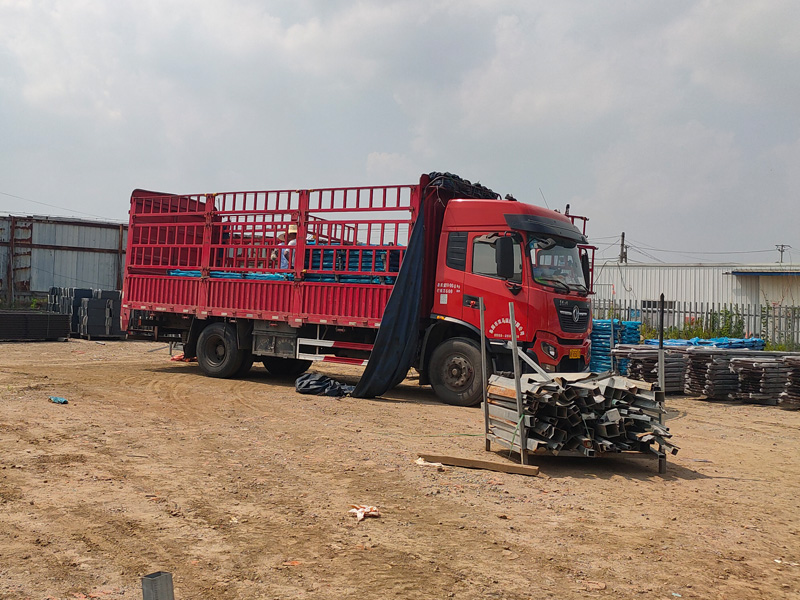 金用護(hù)欄2022年6月17日鋅鋼陽(yáng)臺(tái)欄桿裝車發(fā)貨! 金用護(hù)欄2022年6月17日鋅鋼陽(yáng)臺(tái)欄桿裝車發(fā)貨!