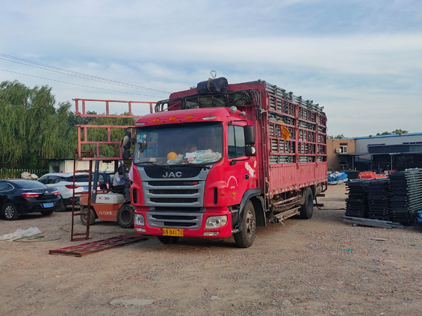 金用護欄2022年7月13日鋅鋼護窗欄桿裝車發貨！