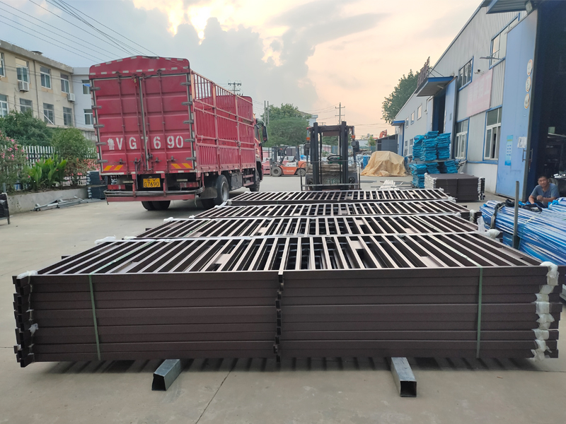 金用護(hù)欄2022年7月20日鋅鋼圍墻護(hù)欄裝車發(fā)貨! 金用護(hù)欄2022年7月20日鋅鋼圍墻護(hù)欄裝車發(fā)貨!