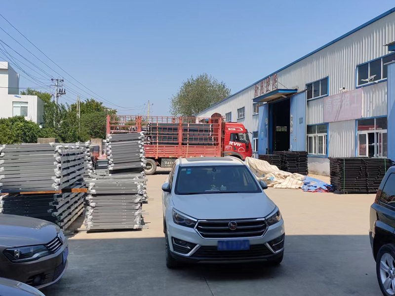 金用護欄2022年9月8日鋅鋼圍墻護欄裝車發貨！