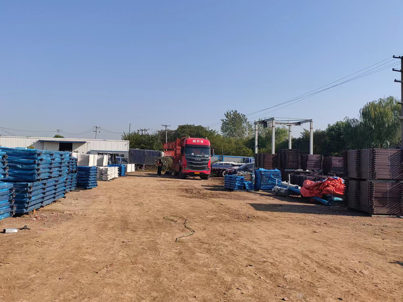 金用護(hù)欄2022年10月14日鋅鋼飄窗欄桿裝車發(fā)貨！