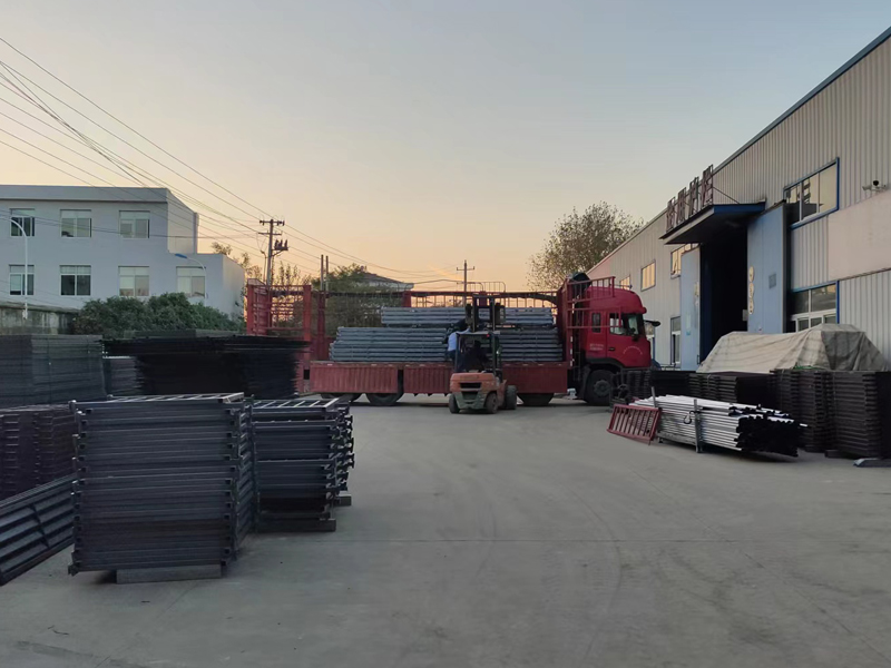 金用護(hù)欄2022年10月24日鋅鋼玻璃欄桿裝車發(fā)貨! 金用護(hù)欄2022年10月24日鋅鋼玻璃欄桿裝車發(fā)貨!