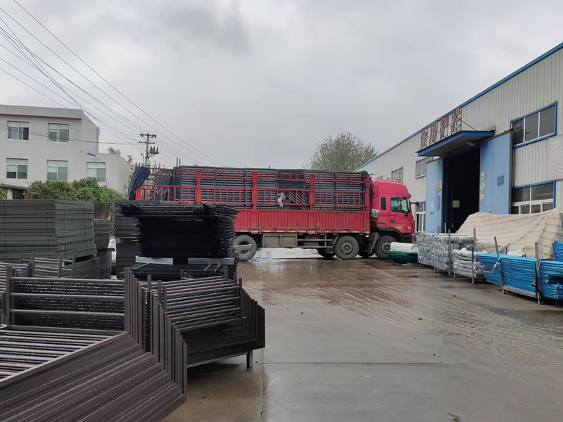 金用護(hù)欄2022年10月27日鋁合金百葉窗裝車發(fā)貨! 金用護(hù)欄2022年10月27日鋁合金百葉窗裝車發(fā)貨!