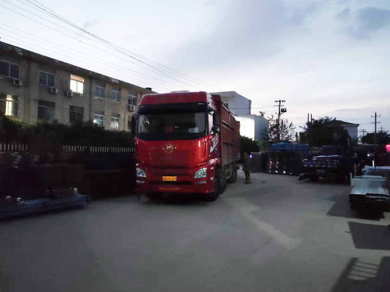 金用護(hù)欄2022年11月9日鋅鋼百葉窗裝車發(fā)貨! 金用護(hù)欄2022年11月9日鋅鋼百葉窗裝車發(fā)貨!
