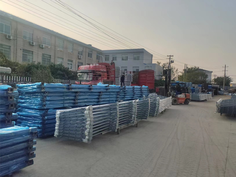 金用護欄2022年11月11日鋅鋼玻璃欄桿裝車發(fā)貨! 金用護欄2022年11月11日鋅鋼玻璃欄桿裝車發(fā)貨!
