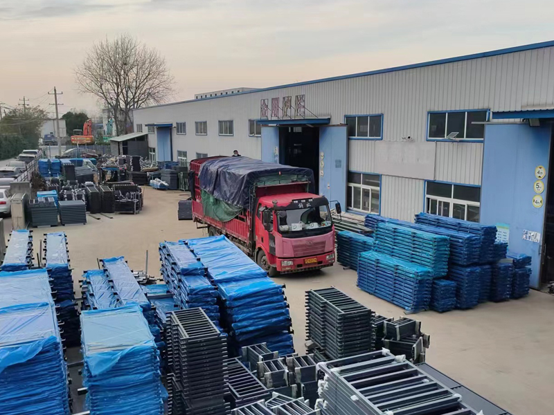 金用護(hù)欄2022年12月7日鋅鋼百葉窗裝車發(fā)貨！